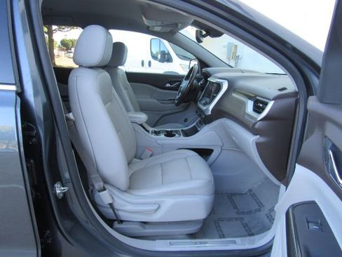 Used 2020 GMC Acadia SLT w/ Driver Alert Package II image 21