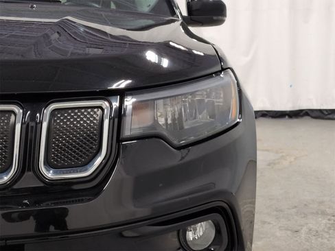 Certified 2022 Jeep Compass Limited image 11