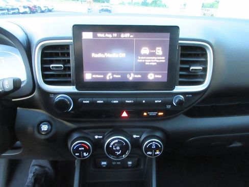 Used 2025 Hyundai Venue SEL FWD image 30