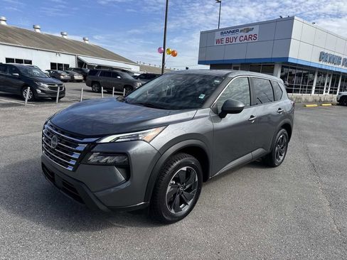 Used 2025 Nissan Rogue SV image 3