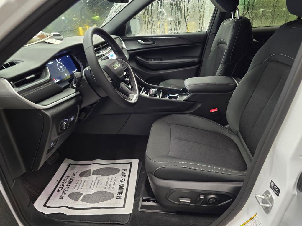 New 2027 Jeep Grand Cherokee Laredo X RWD image 16