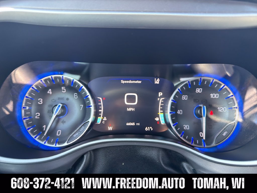 Used 2025 Chrysler Pacifica Select FWD image 16