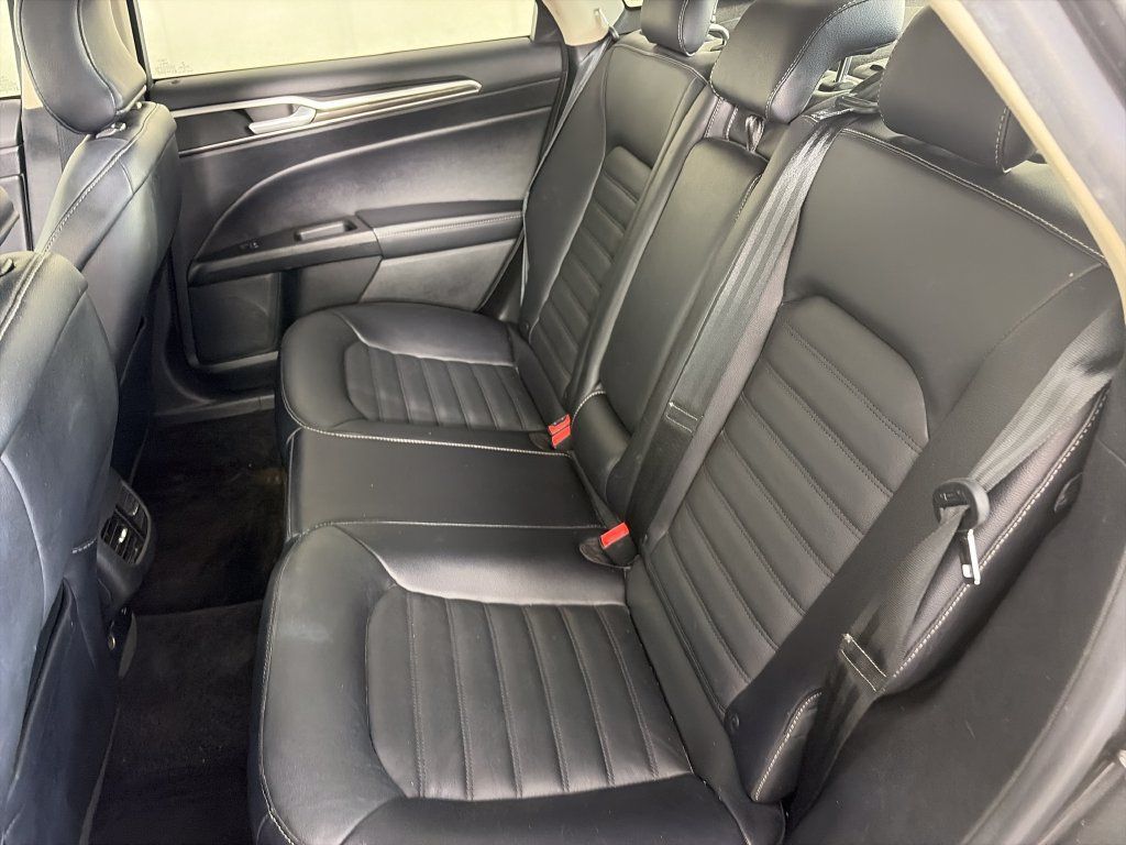 Used 2018 Ford Fusion SE w/ Equipment Group 602A FWD image 13