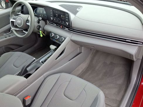 Used 2024 Hyundai Elantra SE image 31