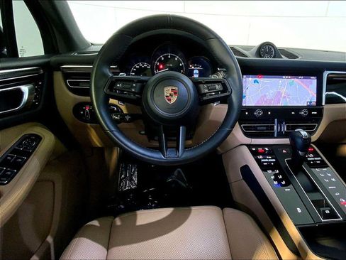 Certified 2023 Porsche Macan AWD/4WD image 13