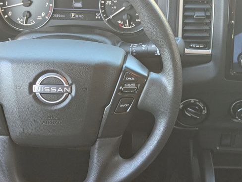 Used 2023 Nissan Frontier SV image 18