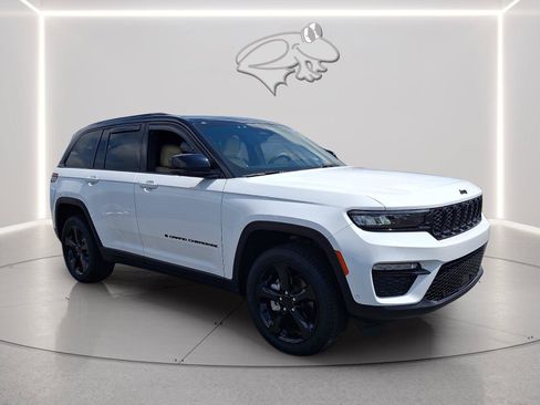 Used 2023 Jeep Grand Cherokee Limited w/ Luxury Tech Group II AWD/4WD image 6