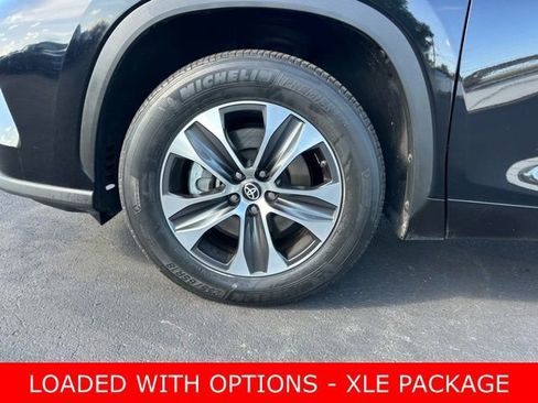 Used 2022 Toyota Highlander XLE image 9