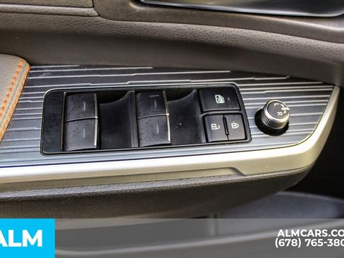 Used 2022 Toyota Sienna XSE image 41