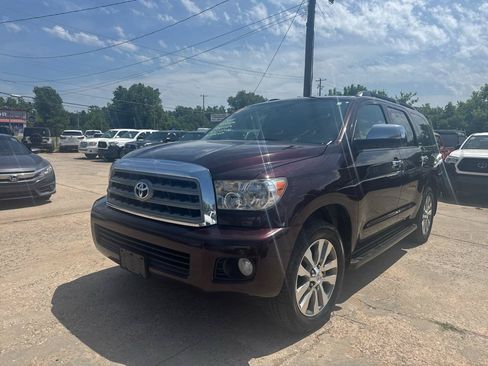 Used 2017 Toyota Sequoia Limited w/ Safety & Convenience Package AWD/4WD image 29