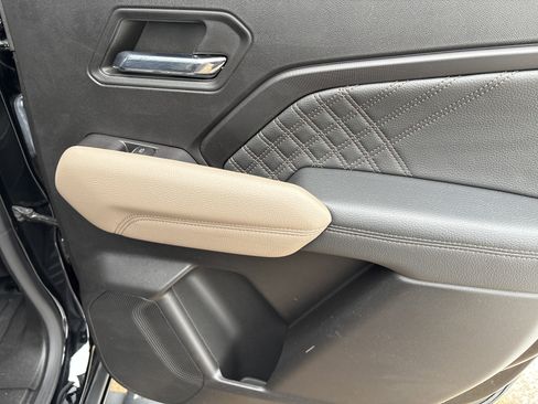 Used 2023 GMC Canyon Denali image 14