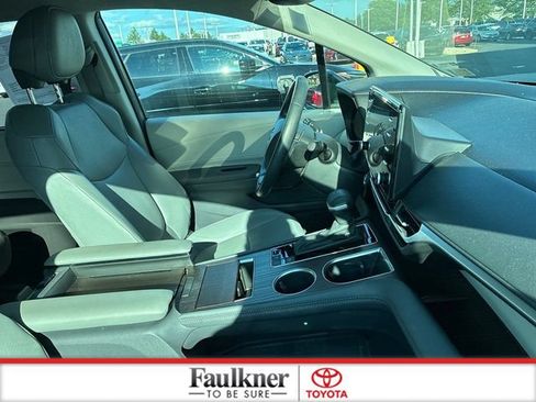 Used 2024 Toyota Sienna XLE AWD/4WD image 20