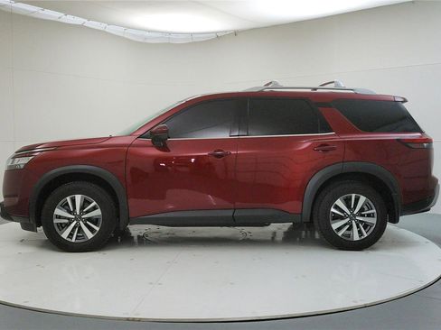 Used 2024 Nissan Pathfinder SL image 4