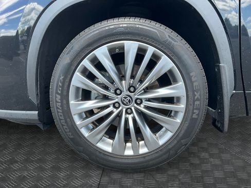 Used 2022 Toyota Highlander Platinum AWD/4WD image 14