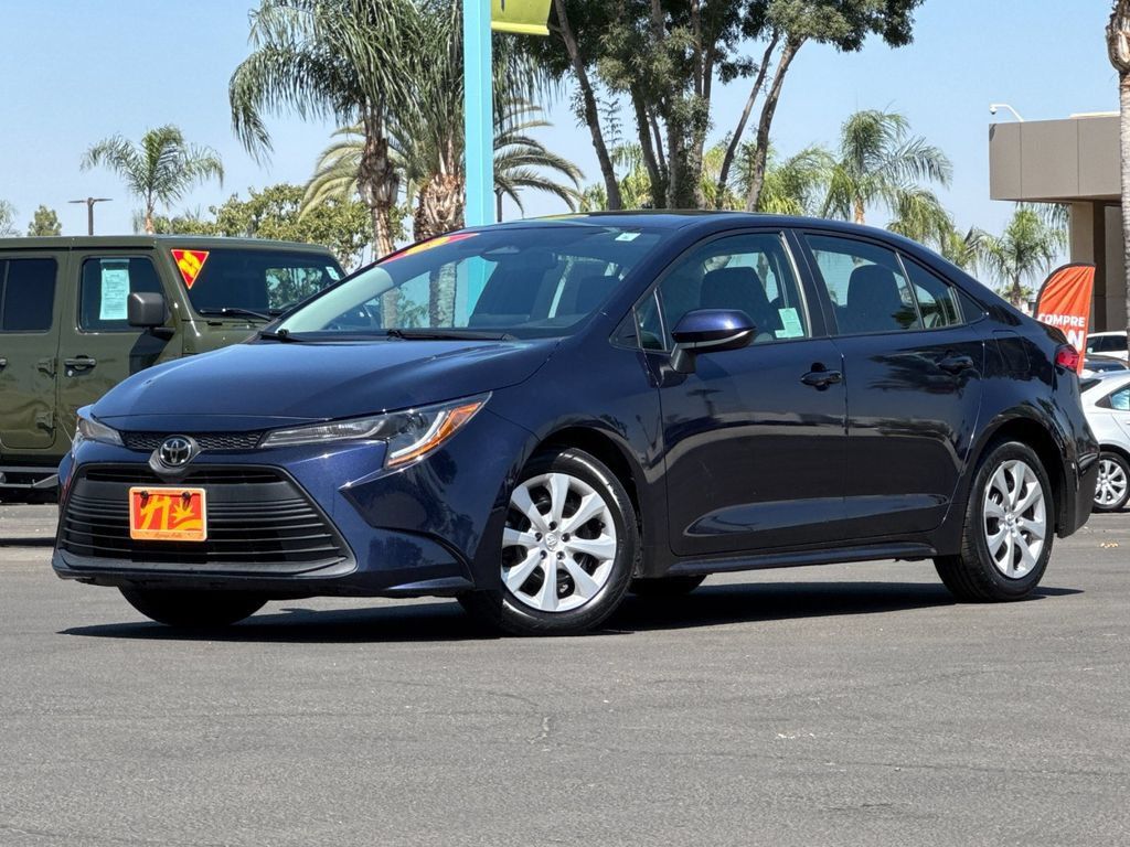 Used 2025 Toyota Corolla LE FWD image 1