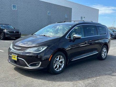 Used 2019 Chrysler Pacifica Limited w/ Advanced Safetytec Group image 3