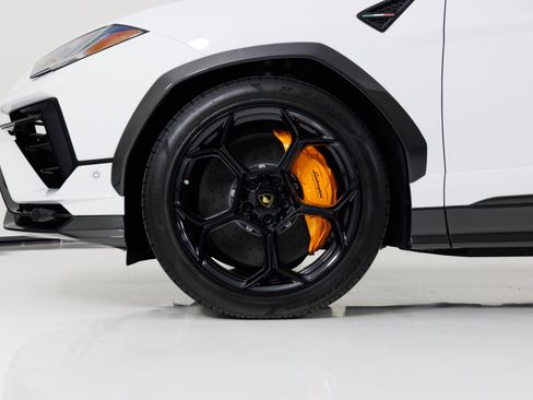 Used 2024 Lamborghini Urus Performante AWD/4WD image 9