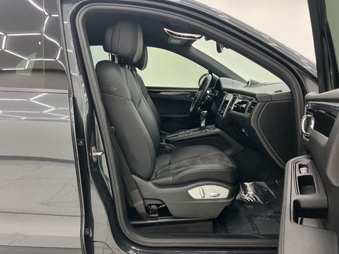 Used 2018 Porsche Macan AWD/4WD image 15