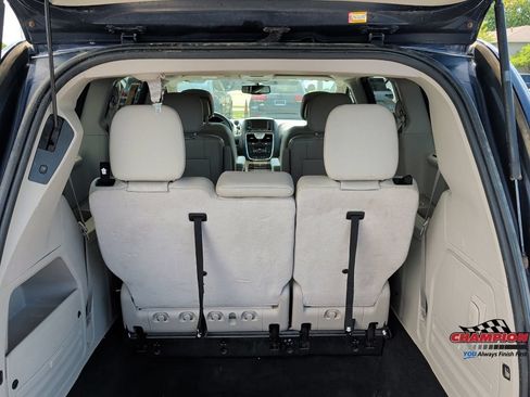 Used 2014 Chrysler Town & Country Touring-L w/ Driver Convenience Group FWD image 31