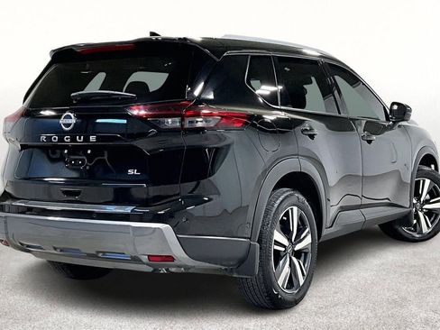Used 2024 Nissan Rogue SL w/ SL Premium Package image 2