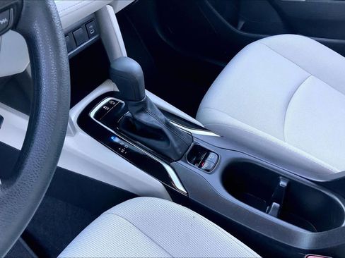 Used 2025 Toyota Corolla Cross L image 15