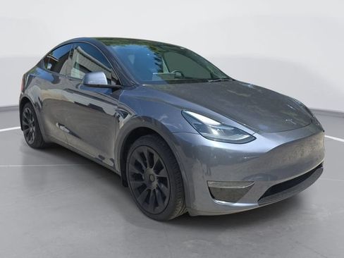 Used 2023 Tesla Model Y Long Range AWD/4WD image 2