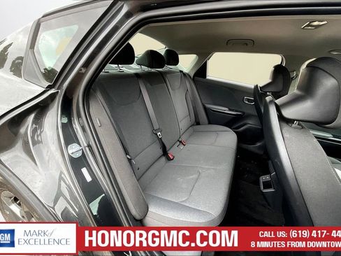 Used 2025 Kia K4 LXS image 23