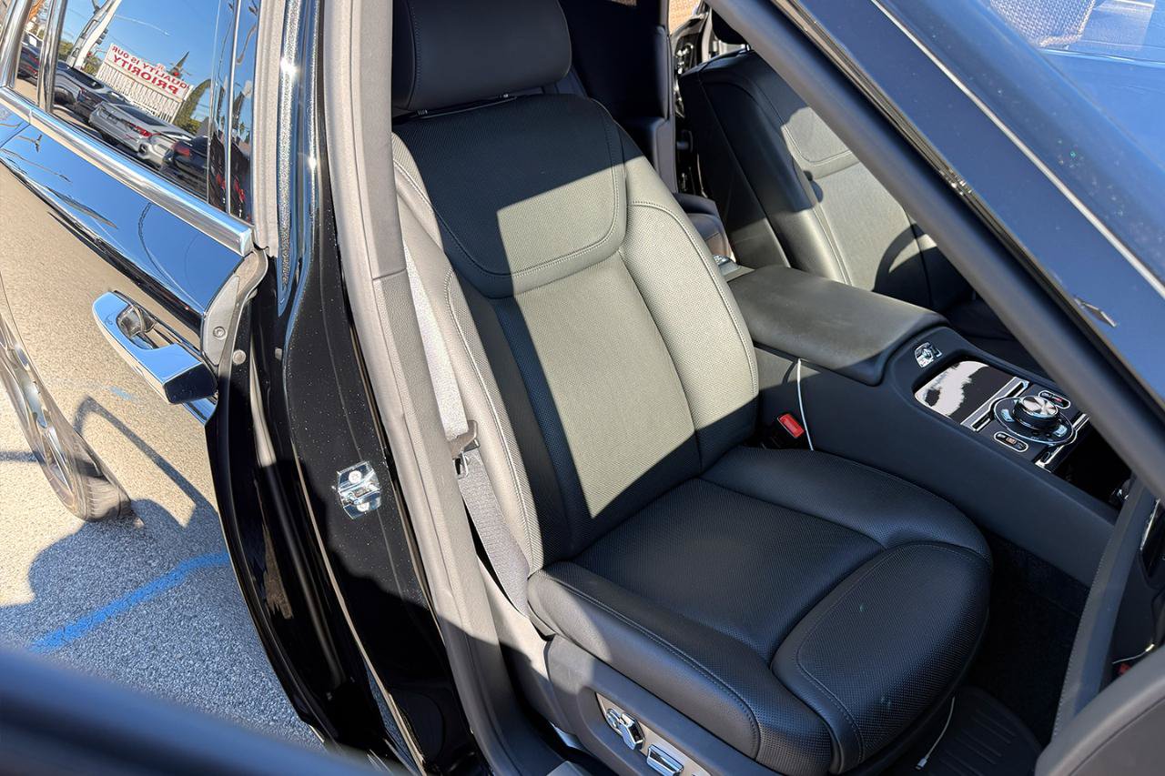 Used 2016 Rolls-Royce Ghost RWD image 26