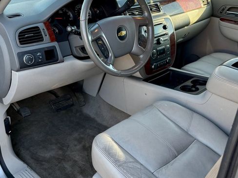 Used 2014 Chevrolet Suburban LT w/ Luxury Package image 13