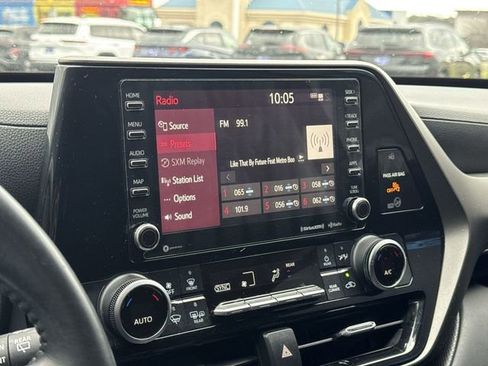 Used 2020 Toyota Highlander LE image 18