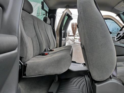 Used 2004 Chevrolet Silverado 2500 LS w/ Heavy-Duty Power Package image 10