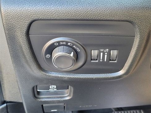 Used 2024 Jeep Grand Cherokee L Altitude image 25