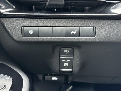 Certified 2025 Nissan Murano SV image 18