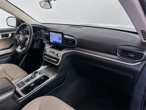 Used 2024 Ford Explorer XLT w/ Equipment Group 202A image 27