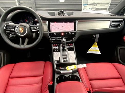 Certified 2026 Porsche Macan AWD/4WD image 6