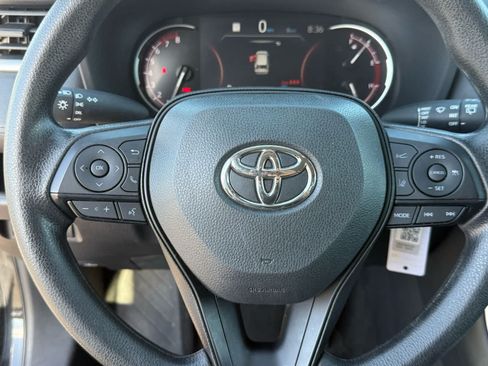 Used 2025 Toyota RAV4 LE AWD/4WD image 18