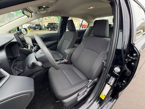 Used 2025 Toyota Corolla LE image 32