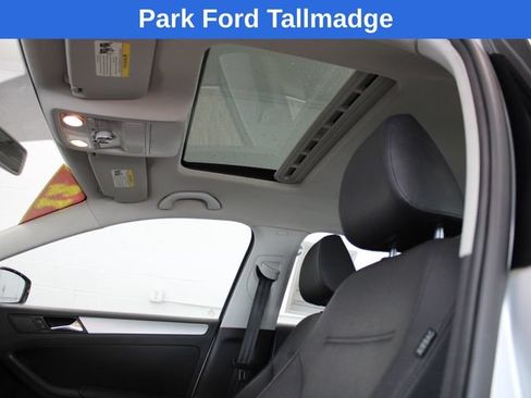Used 2012 Volkswagen Jetta SEL FWD image 18