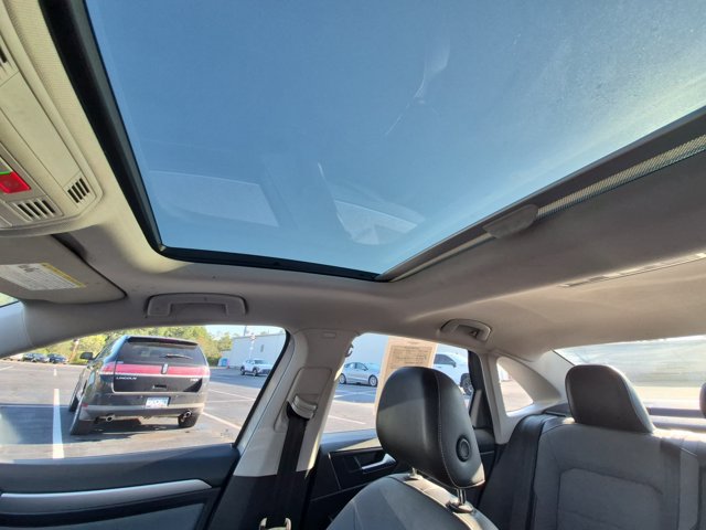 Used 2025 Volkswagen Jetta SE FWD image 16