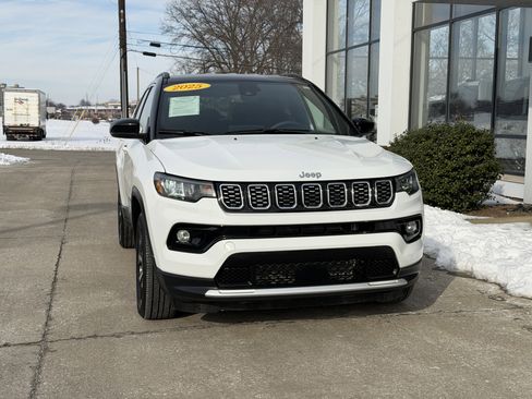 Used 2025 Jeep Compass Limited image 18