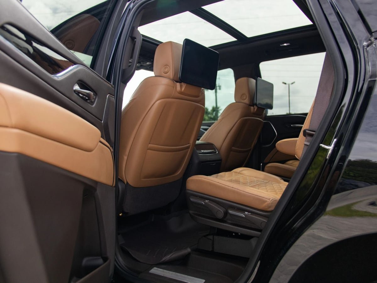 Used 2021 Cadillac Escalade Sport w/ LPO, ONYX Package RWD image 24