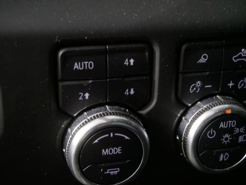 Used 2024 GMC Sierra 1500 Denali w/ Technology Package AWD/4WD image 19