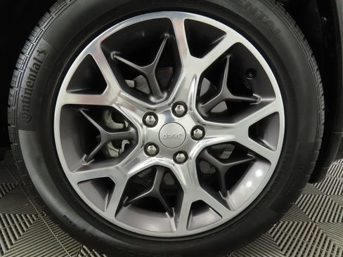 Used 2020 Jeep Grand Cherokee Overland image 33