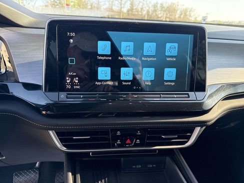 Used 2025 Volkswagen Atlas Cross Sport SE w/ Black Wheel Package AWD/4WD image 13