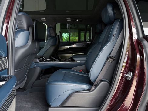 Used 2025 Cadillac Escalade IQ Sport 2 AWD/4WD image 34