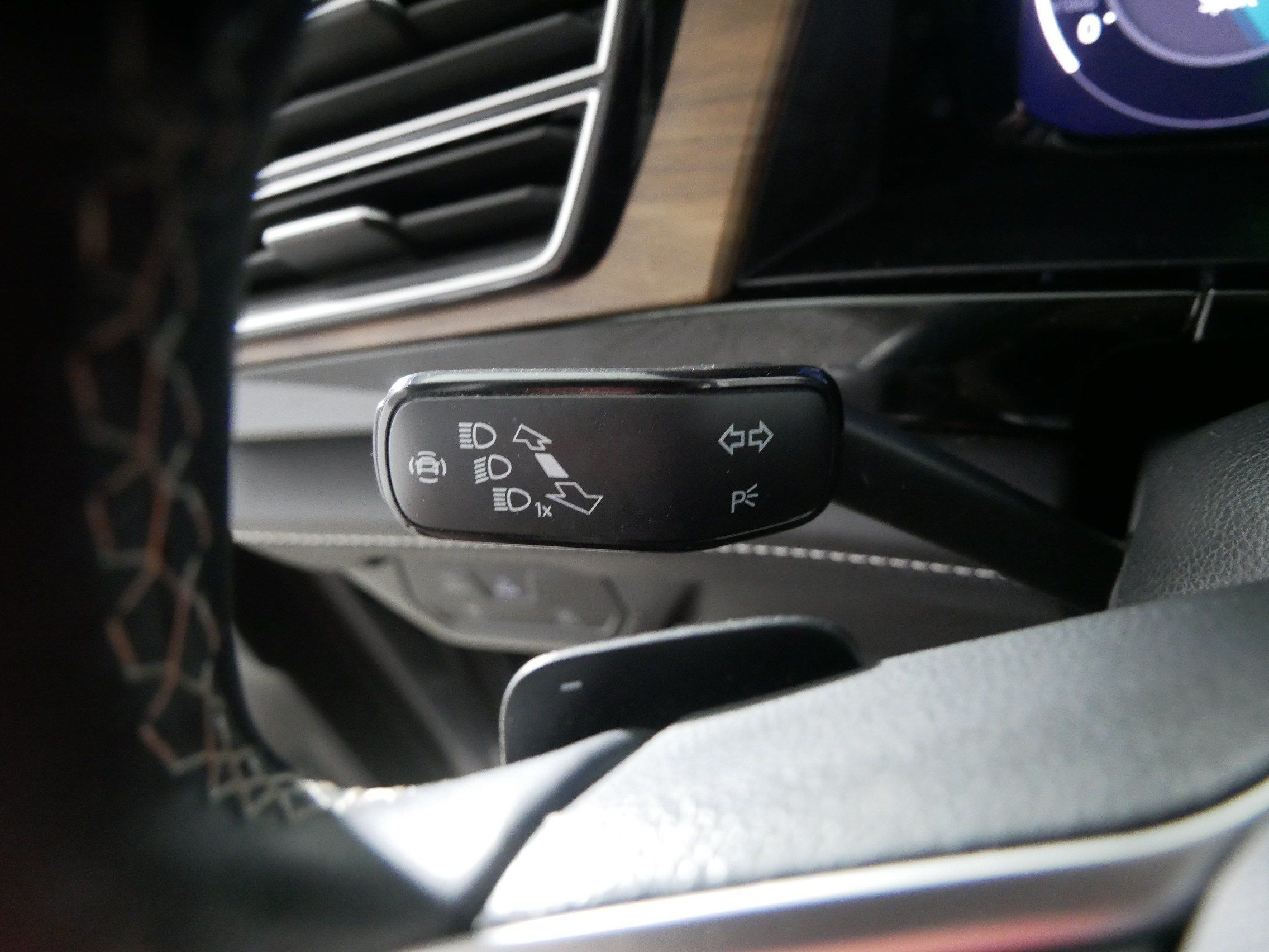 Used 2024 Volkswagen Atlas SE AWD/4WD image 31