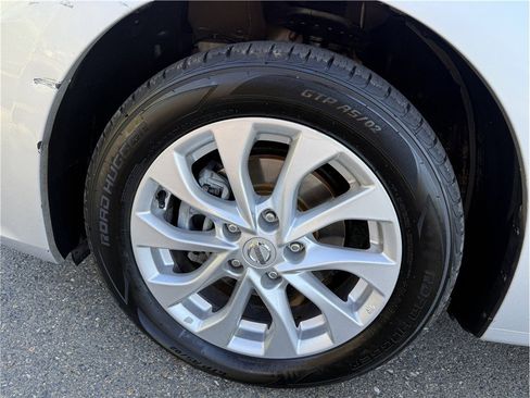 Used 2018 Nissan Sentra S w/ Appearance Package FWD image 11