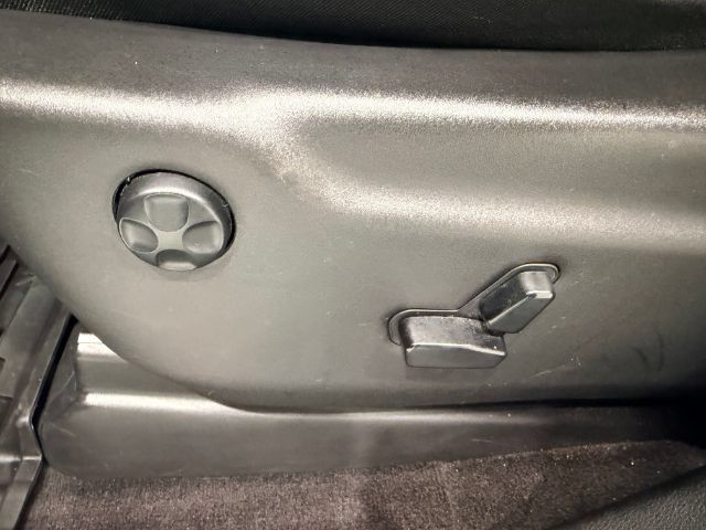 Used 2019 Jeep Grand Cherokee Altitude AWD/4WD image 17