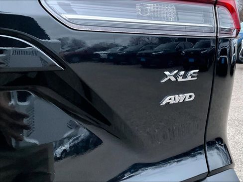 Certified 2023 Toyota Corolla Cross XLE image 29