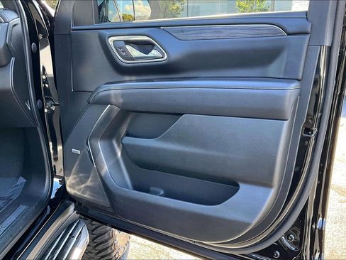 Used 2022 GMC Yukon SLT w/ SLT Premium Package image 21